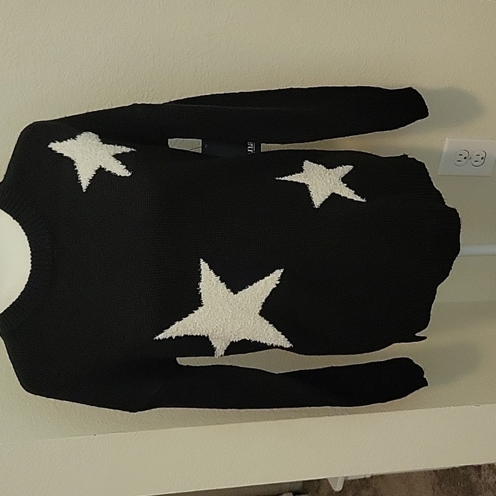 NWT ANA STAR L/S SWEATER....SMALL